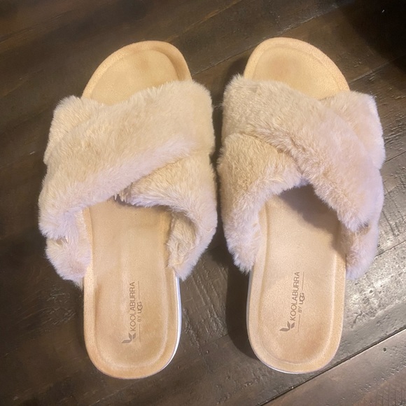KOOLABURRA BY UGG. Barely worn. Size: 6.5. These are so comfy!!! - Picture 6 of 17